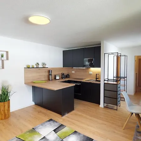 Sweethome - Zentral - Kueche & Parkplatz, Wifi Апартаменты Галль