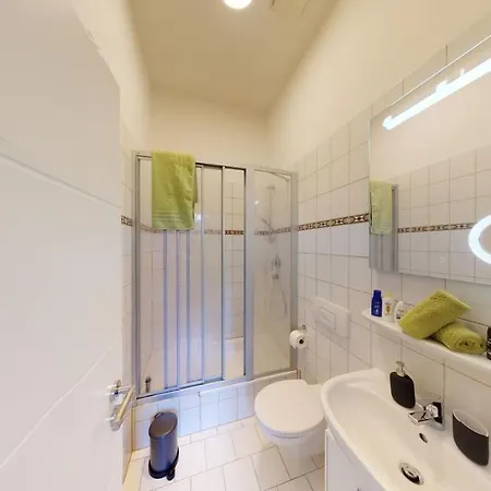 Апартаменты Sweethome - Zentral - Kueche & Parkplatz, Wifi Галль