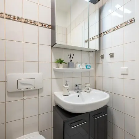 Sweethome - Zentral - Kueche & Parkplatz, Wifi Appartement *