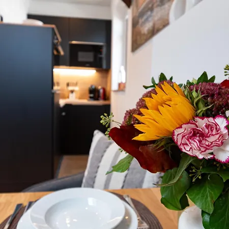 Sweethome - Zentral - Küche&parkplatz - Highspeed Wifi Apartamento