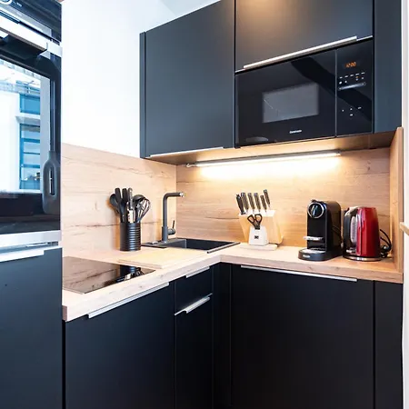 Sweethome - Zentral - Küche&parkplatz - Highspeed Wifi Apartamento